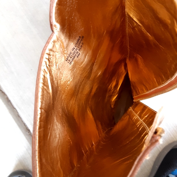 Women Boots - Picture 5 of 7